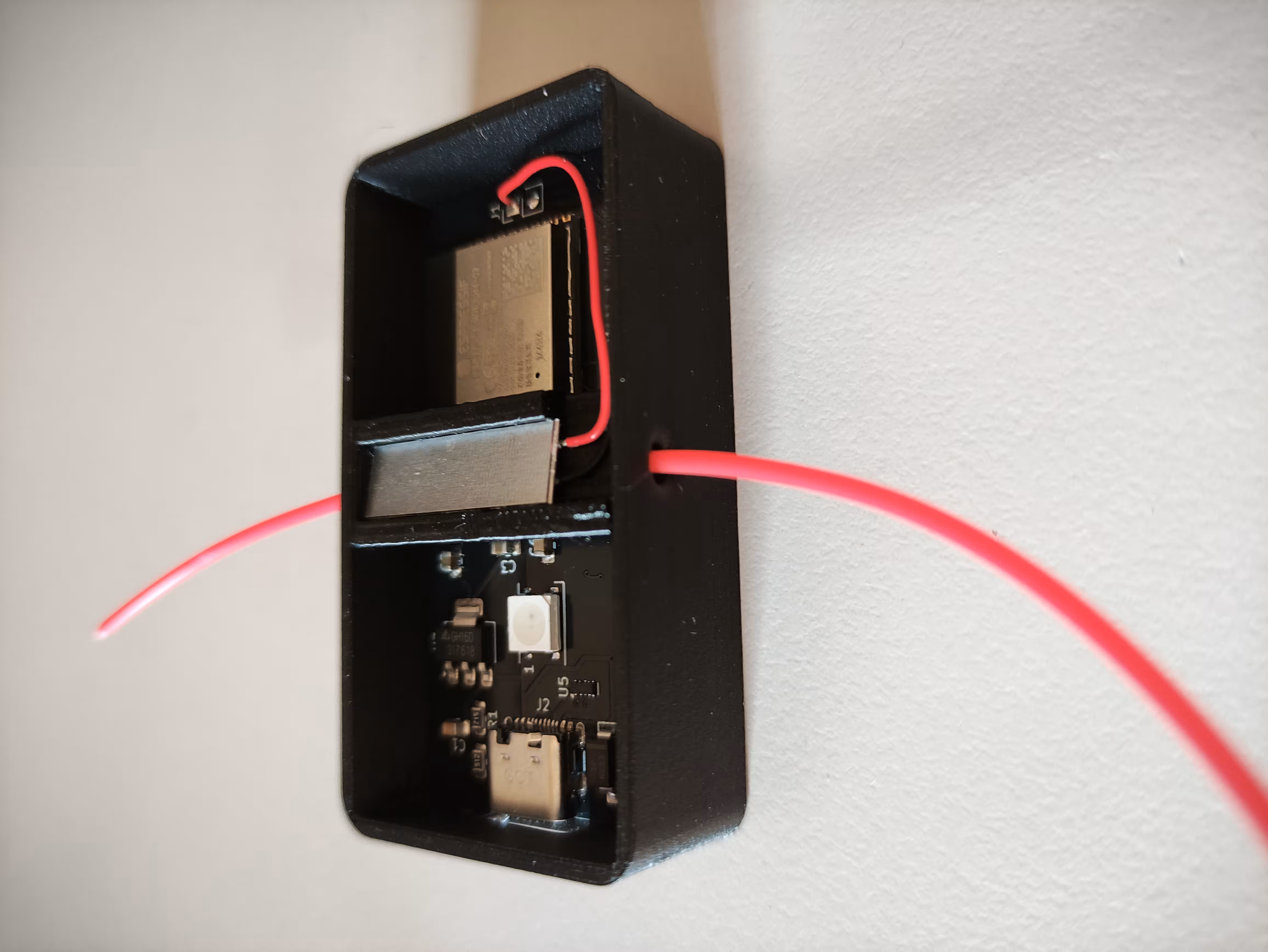 Filament Path angled to align with the sensors